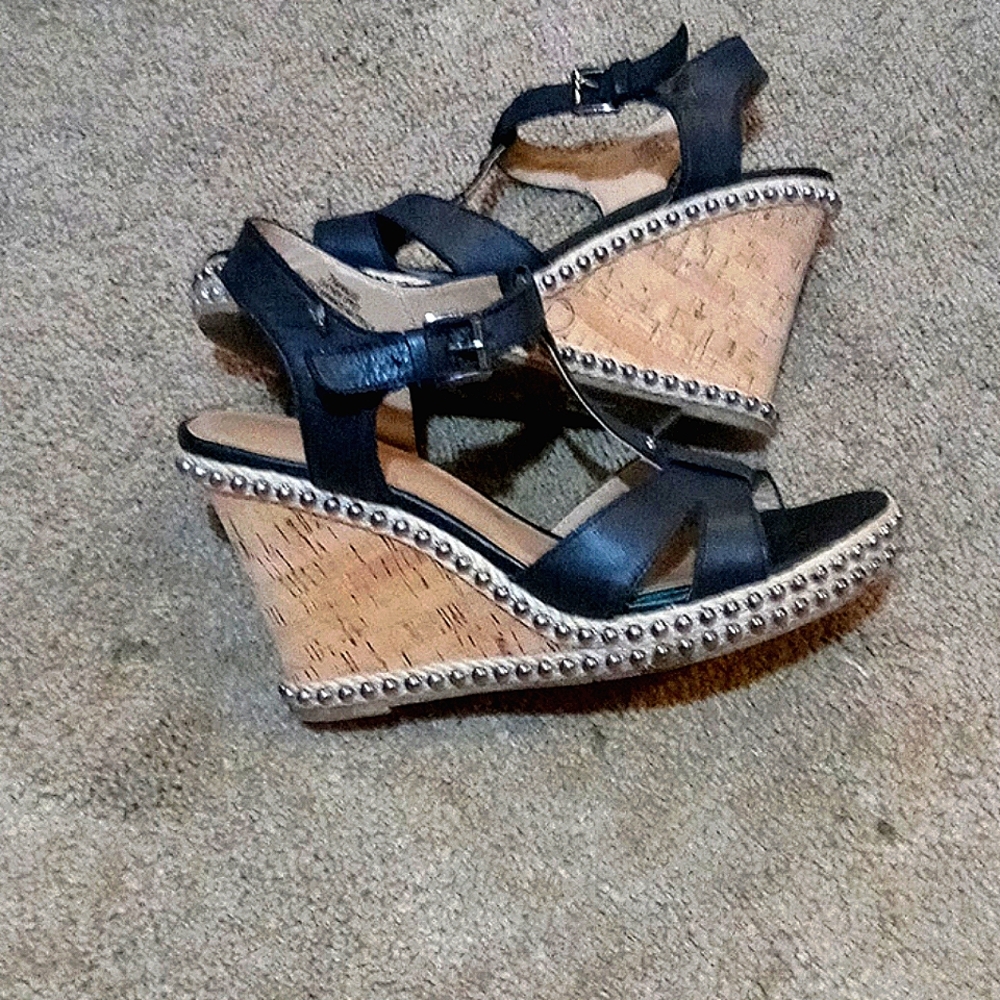 Black cork wedges